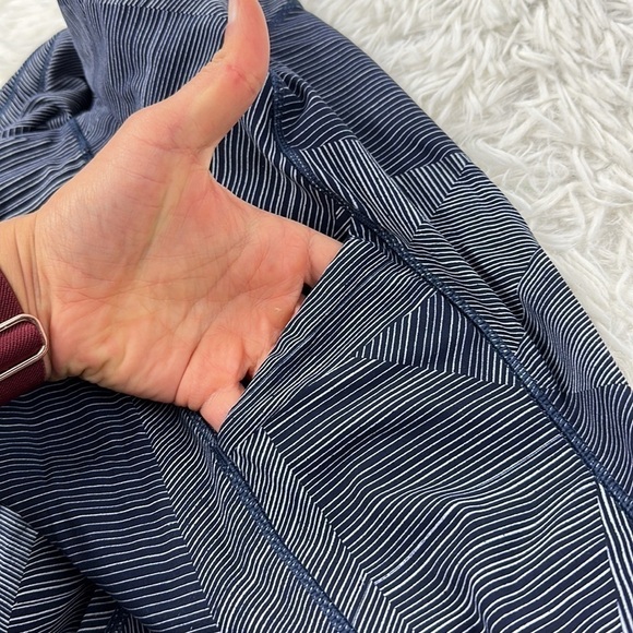Lululemon Speed Up Crop (21") Etch Hail Midnight Navy - Picture 4 of 7
